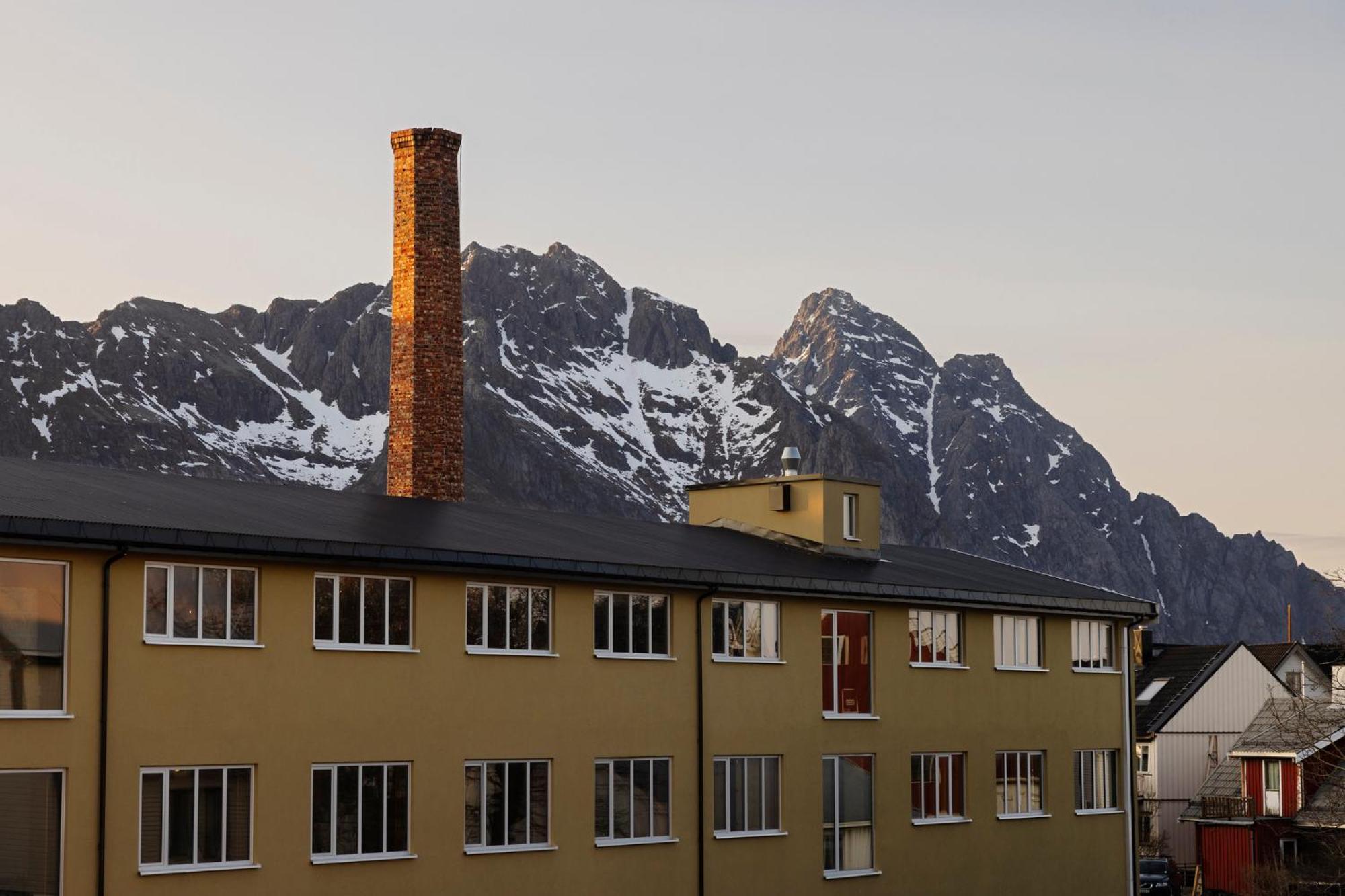 Trevarefabrikken Henningsvaer Exterior photo