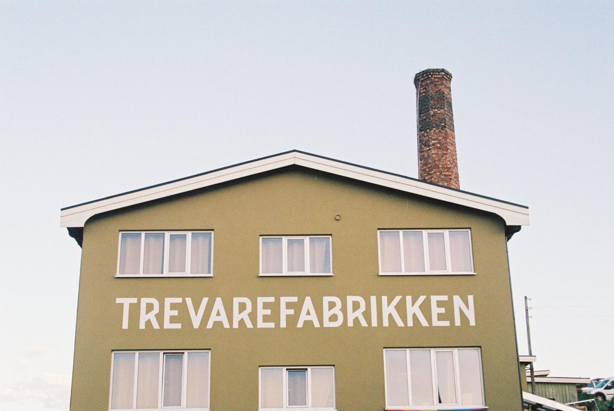 Trevarefabrikken Henningsvaer Exterior photo