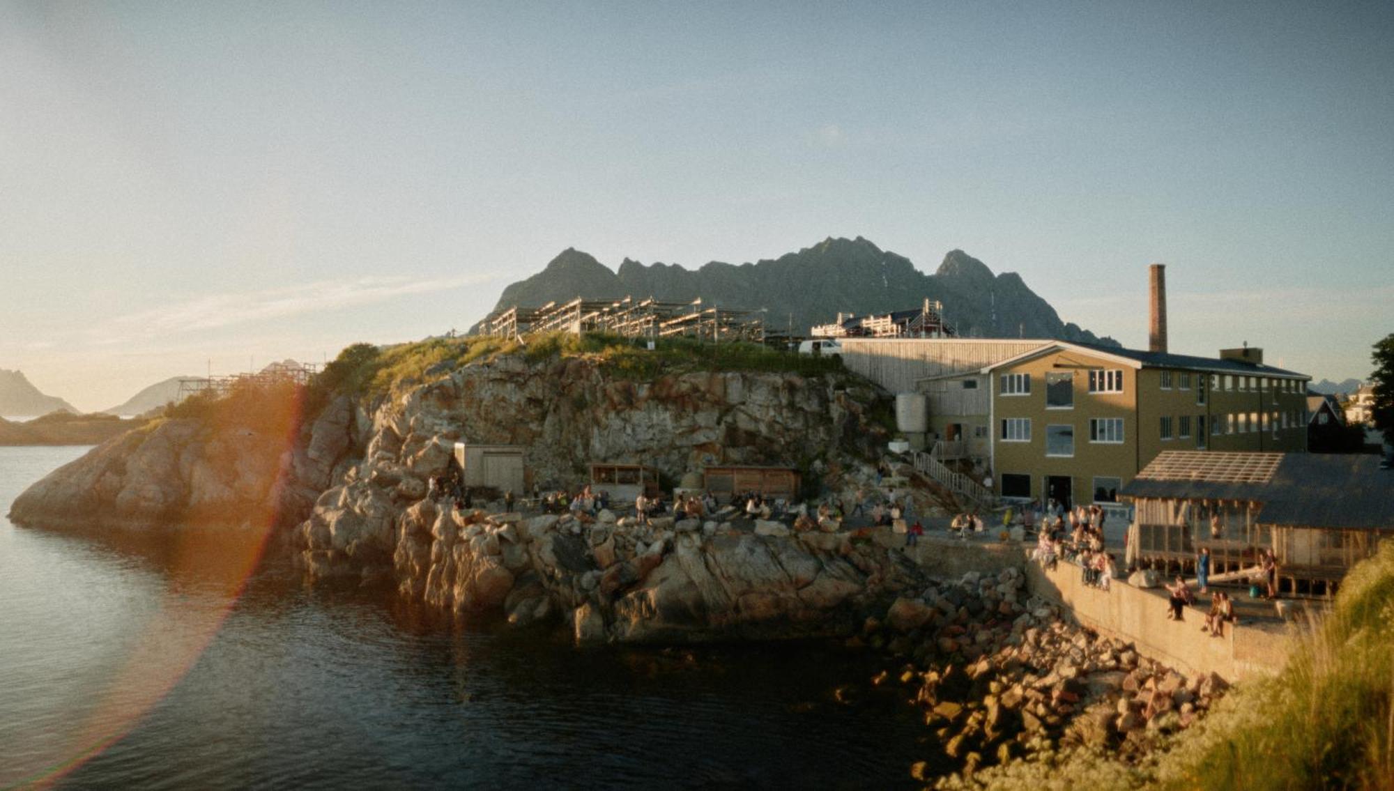 Trevarefabrikken Henningsvaer Exterior photo