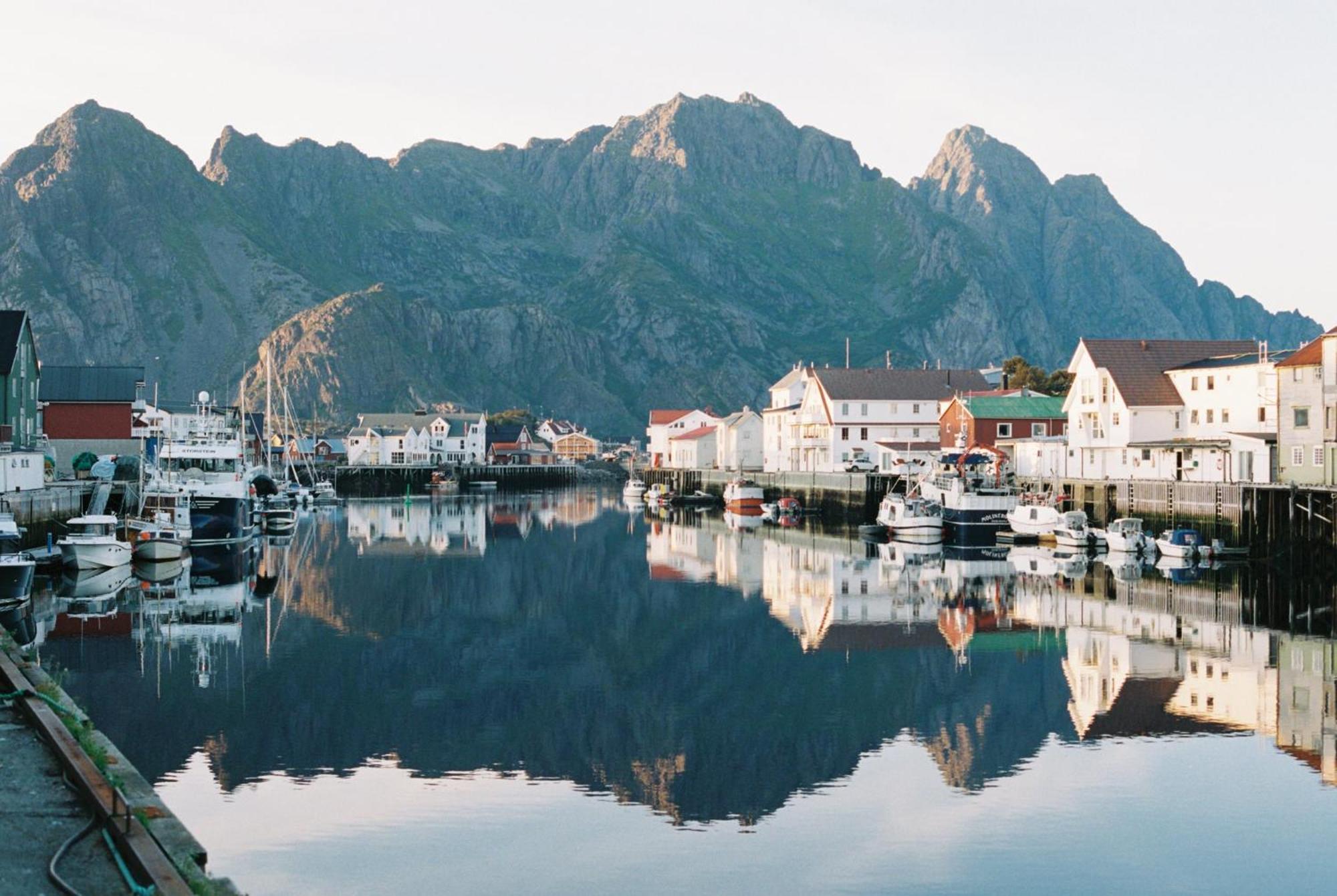 Trevarefabrikken Henningsvaer Exterior photo