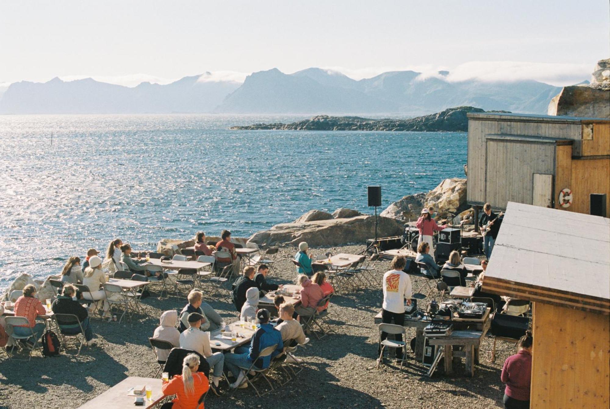 Trevarefabrikken Henningsvaer Exterior photo